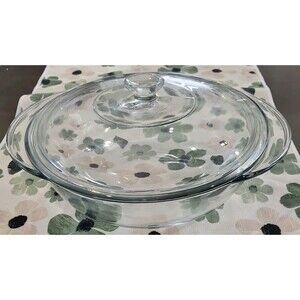 Clear Baking Dish. 2QT With Lid. Non Branded. Sturdy, Heavy Glass